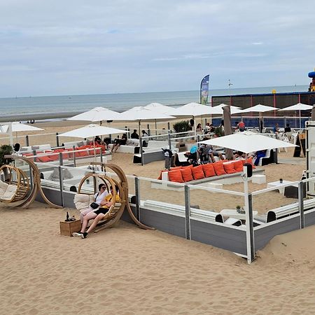 Zonnig En Gezellig Appartement Met Zijdelings Zeezicht En Zwembad In Koksijde Luaran gambar
